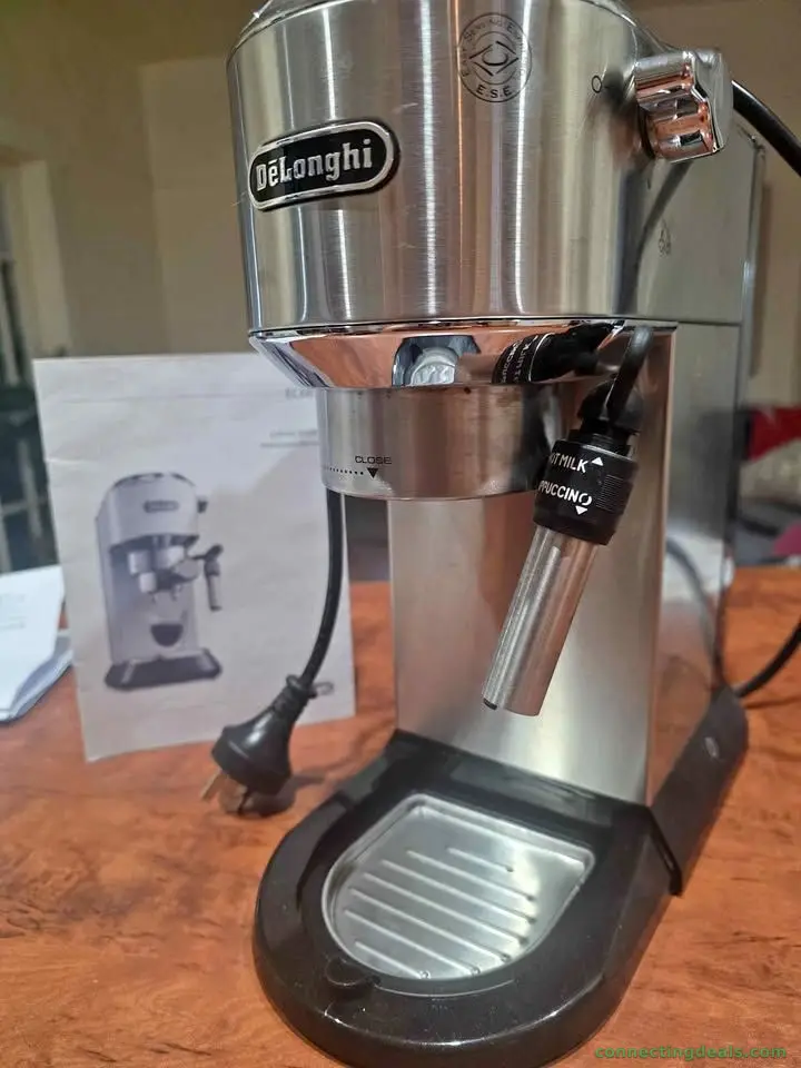 Delonghi Coffee Machine - Model EC685
