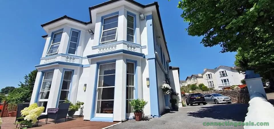 14 beds 12 bathrooms – House - Image 1