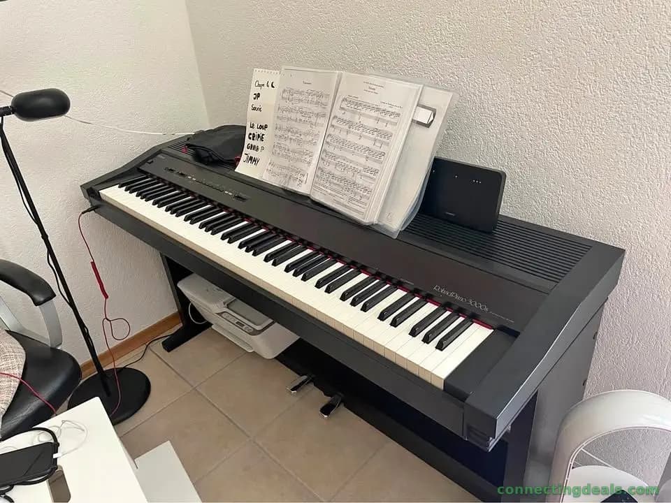 Rolland piano 3000S