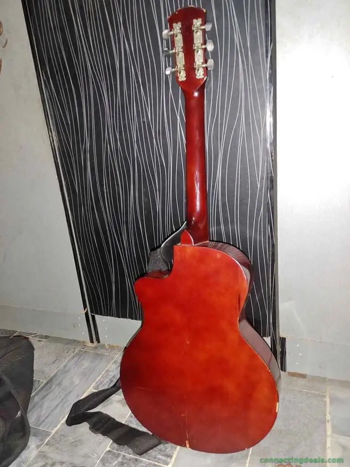 Acoustic biggner guitar good condition