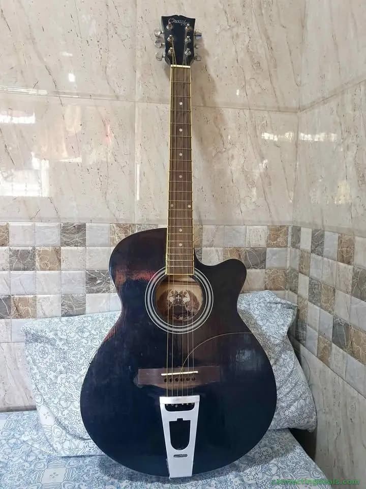 Slighty used guitar - Image 1