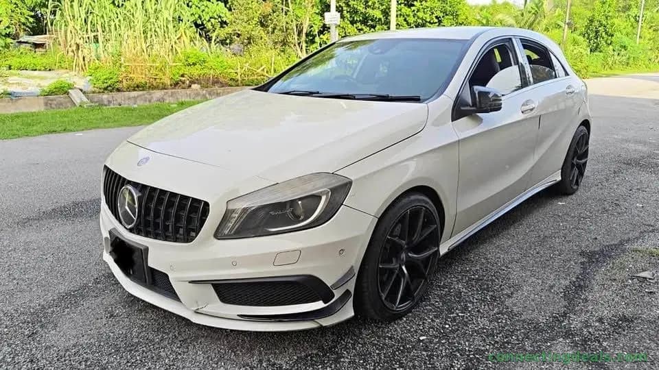 Mercedes-Benz A180 (2013) - Image 1