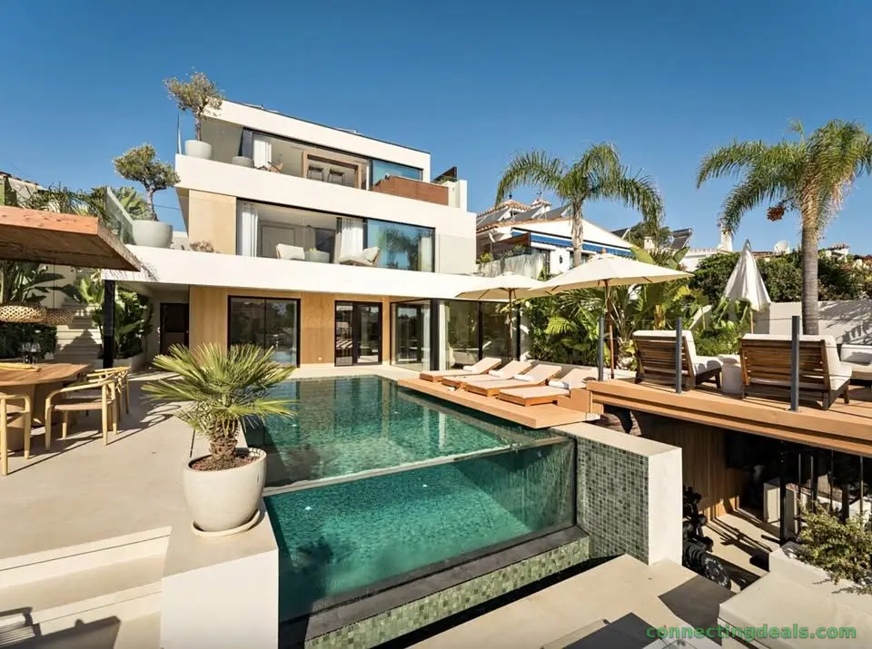 5 Beds 4 Baths Namas