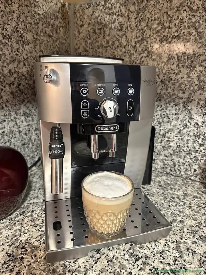 Cafetera Delonghi magnifica S smart