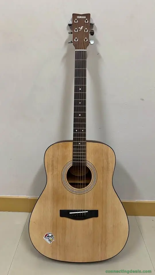 Yamaha guitar with original yamaha bag