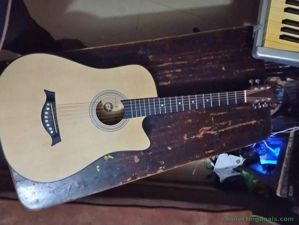Almost New Acaustic guitar
