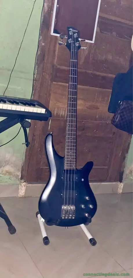 4 strings Active Bass Guitar