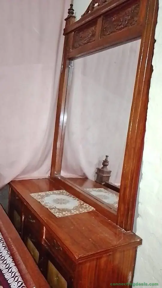 ڈبل بیڈ سائیڈ ٹیبل اور ڈریسنگ ٹیبل 