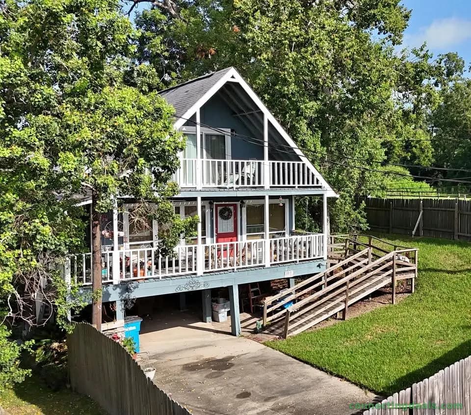 3 Beds 2 Baths - House