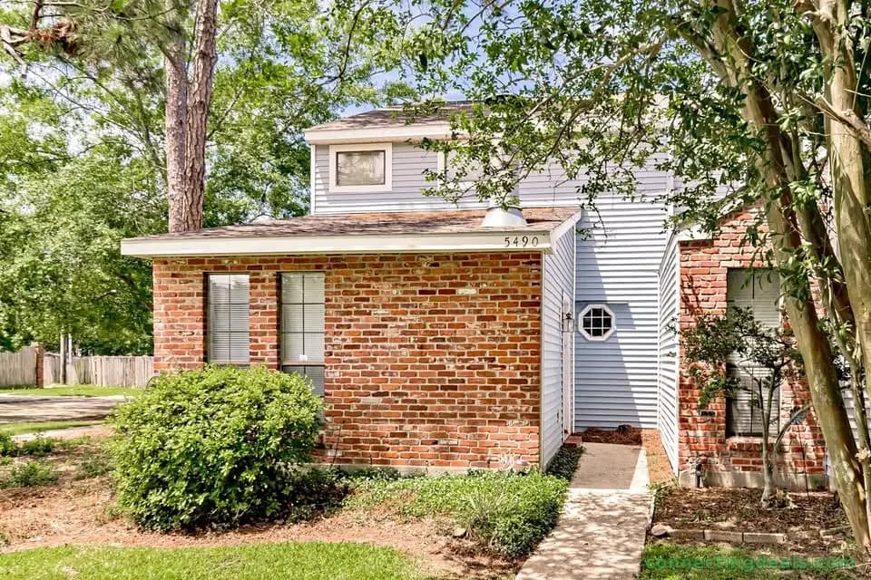 2 Beds 2 Baths Townhouse
