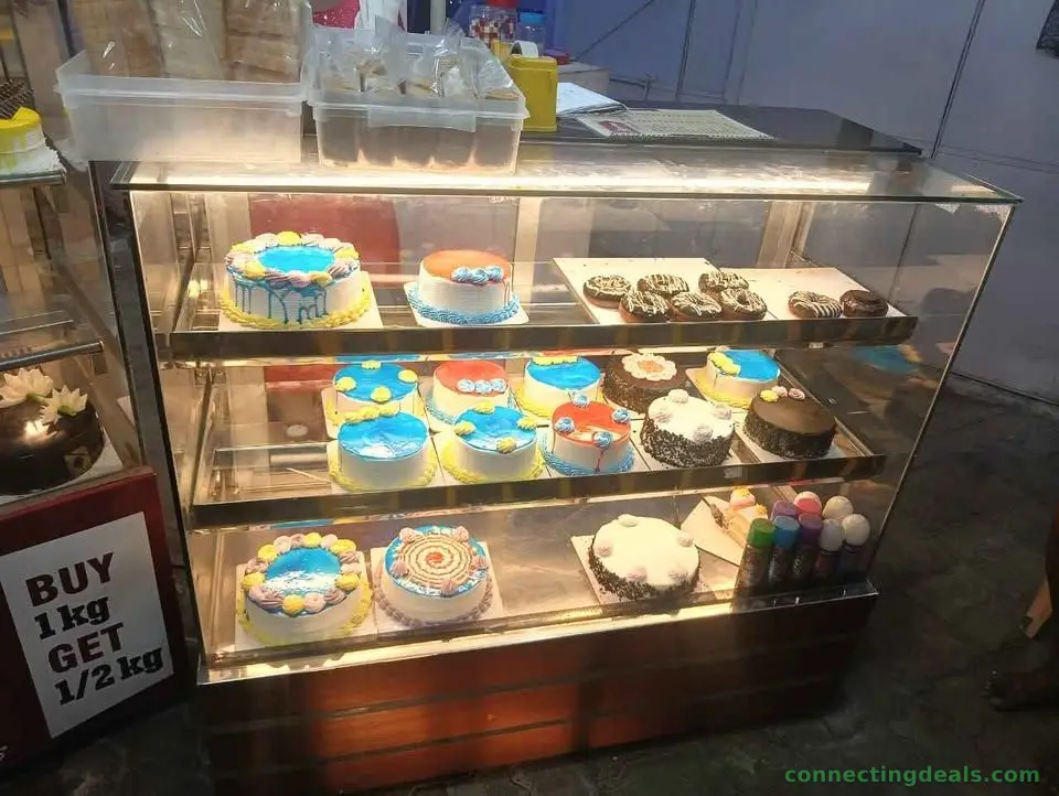 Normal show case for cake shop and bakery