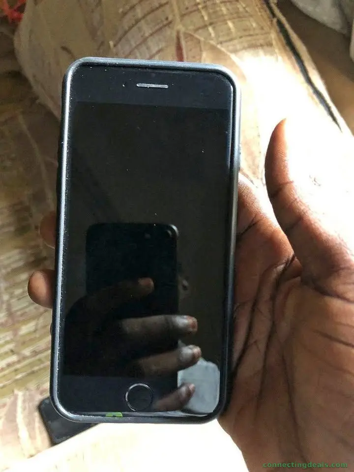 iPhone SE BLACK 64G