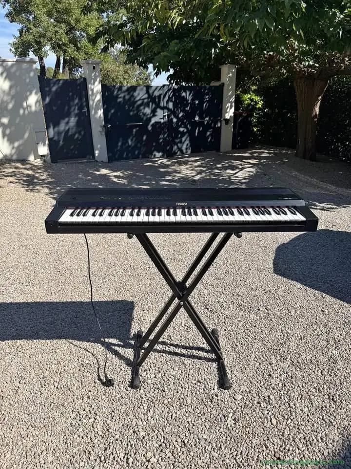 Roland piano électronique KR-33