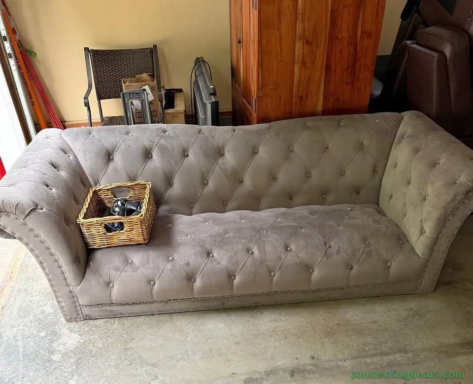 Tufted Velvet Chesterfield Sofa with Nailhead Trim