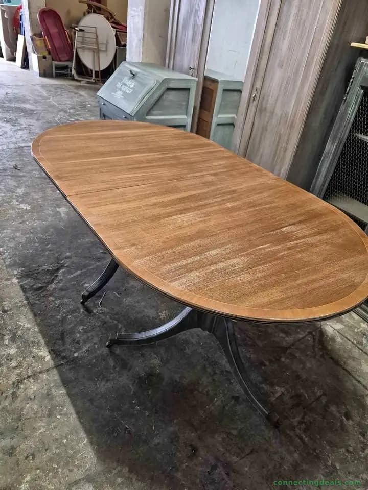 Tres belle table et chaises anciennes relookees
