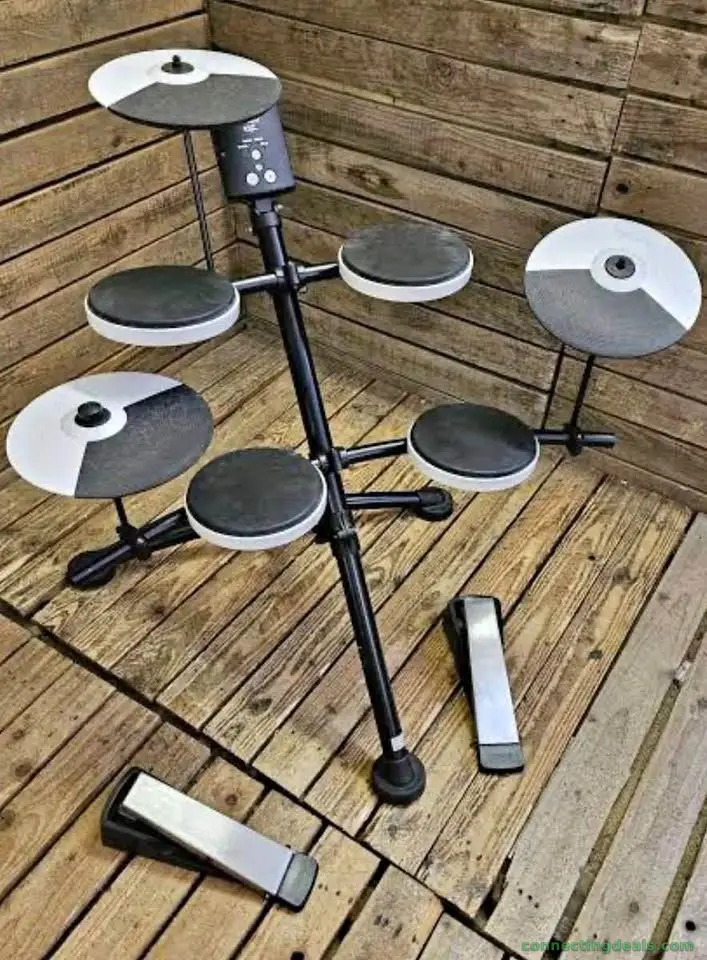 Roland TD01 Drum kit with Throne and drumsticks.
