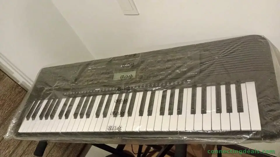 Piano PSR E273 + Base