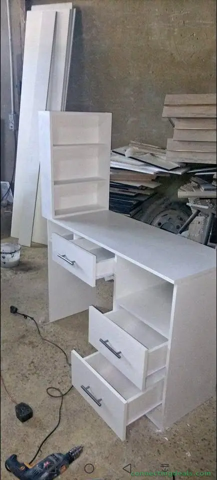 Nail table
