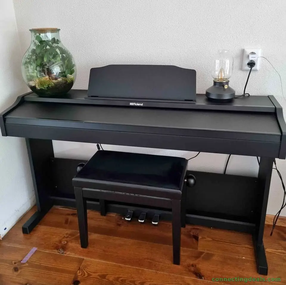 Piano Roland RP102