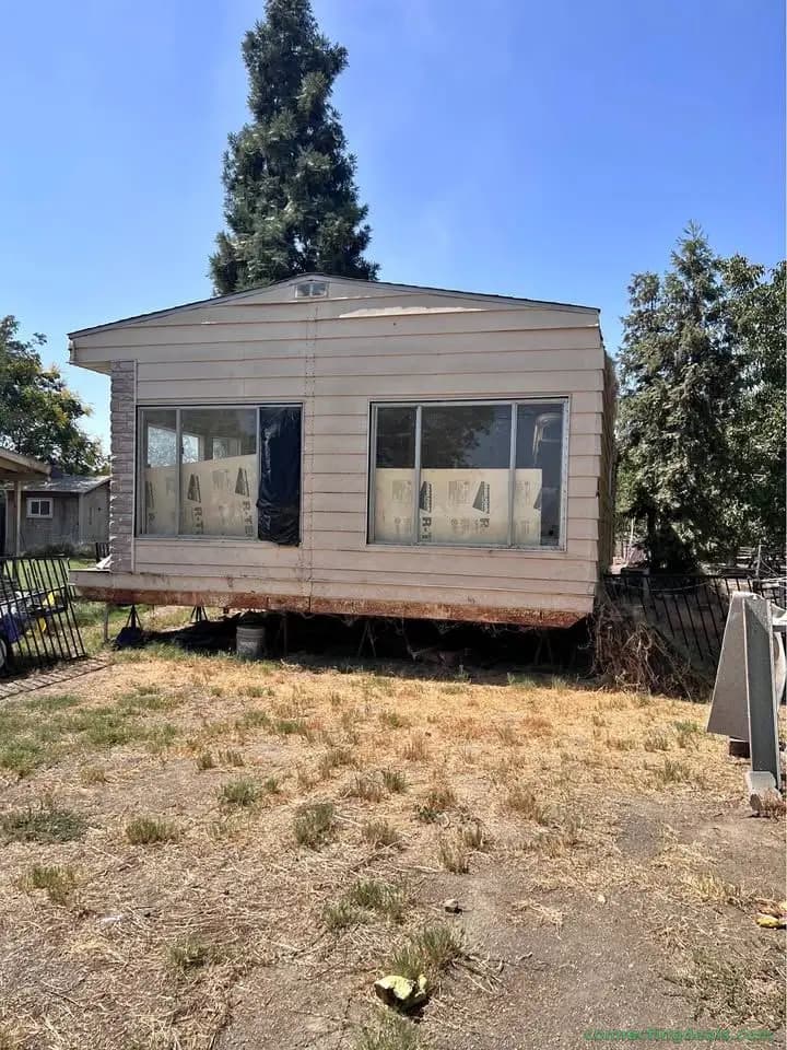 2 bed room double wide mobil home