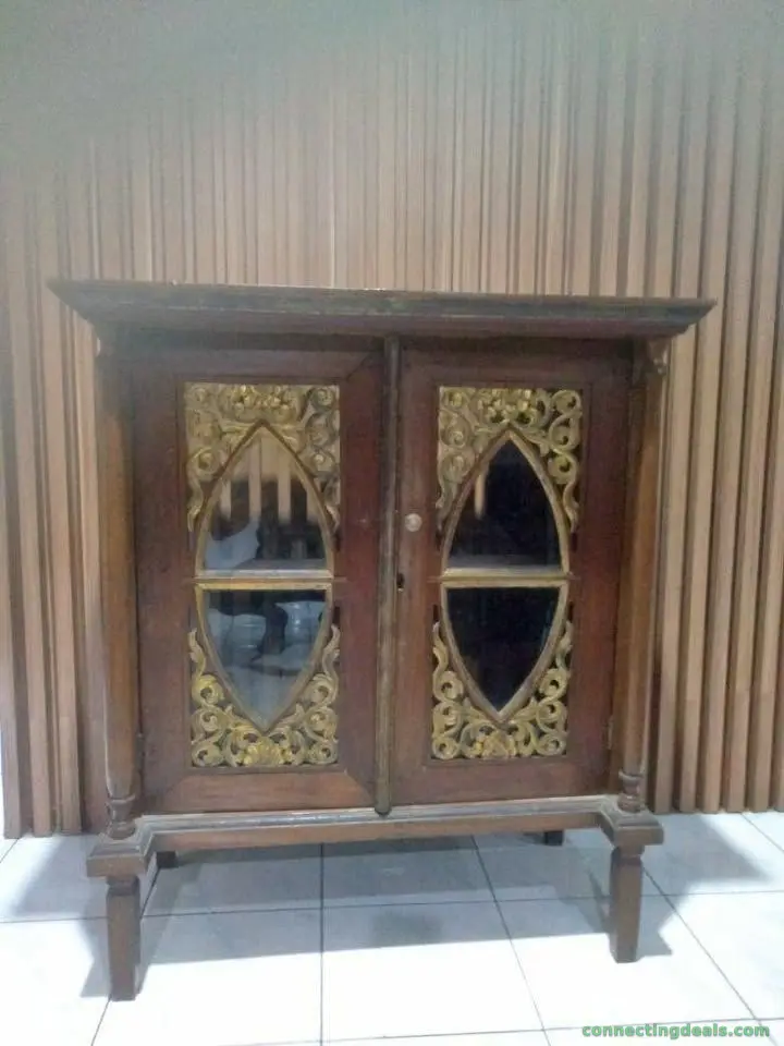 Almari antik pintu kaca ukir pradan