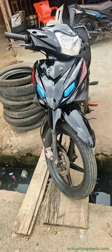 Black neo TVs ladies bike