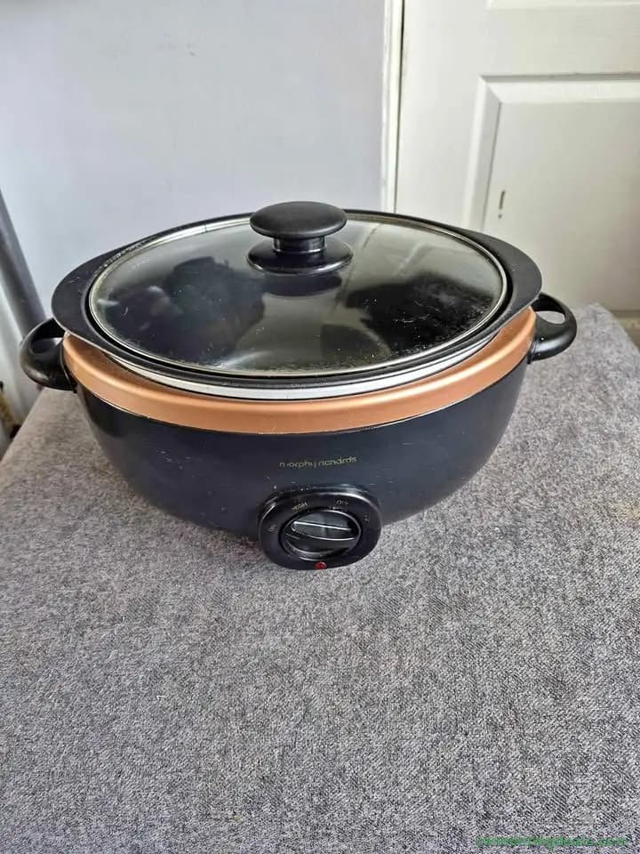 Slow cooker