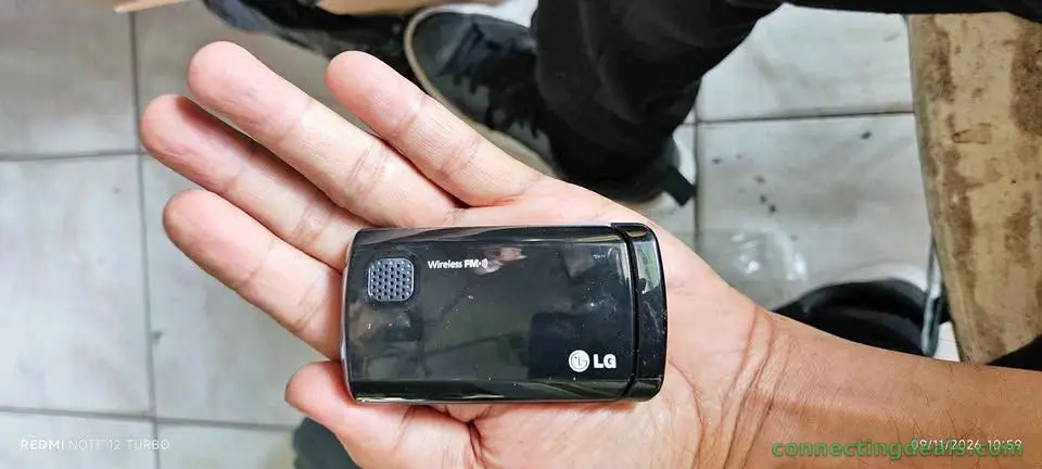 Smallest flip cutest LG phone with fm music no