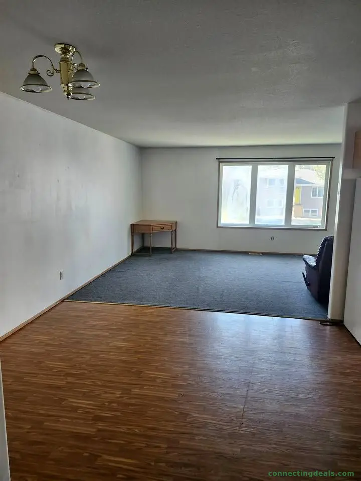 3 Beds 1 Bath Townhouse
