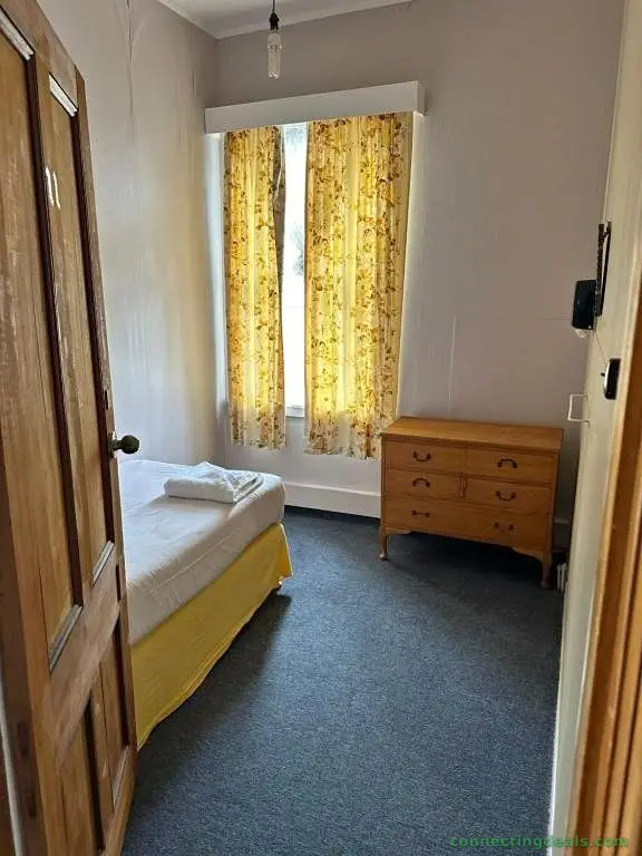 1 bed 1 bath Room only