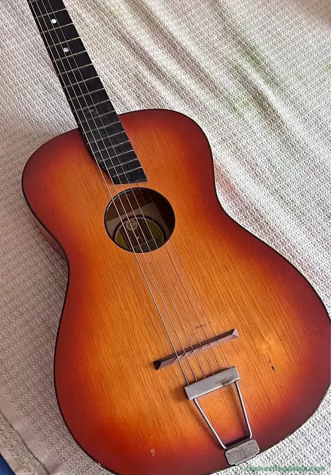Handmaid Cremona guitar Made in Czechoslovakia.🎸
