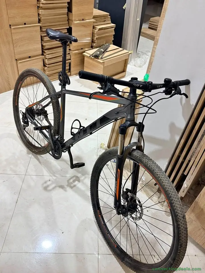 Bike NTT premier main porter neuf . Local salé