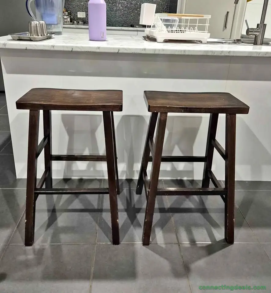 Bar stool (×2)