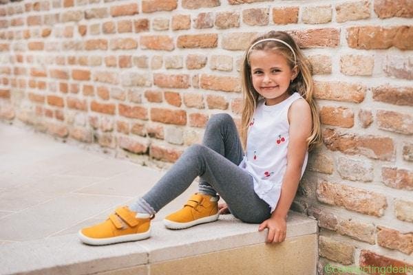 Be Lenka barefoot kids