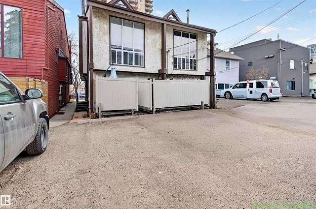1 Bed 2 Baths Townhouse