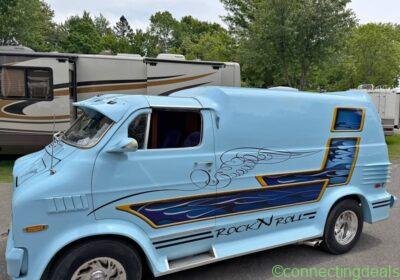 1973 Dodge Van in Montreal