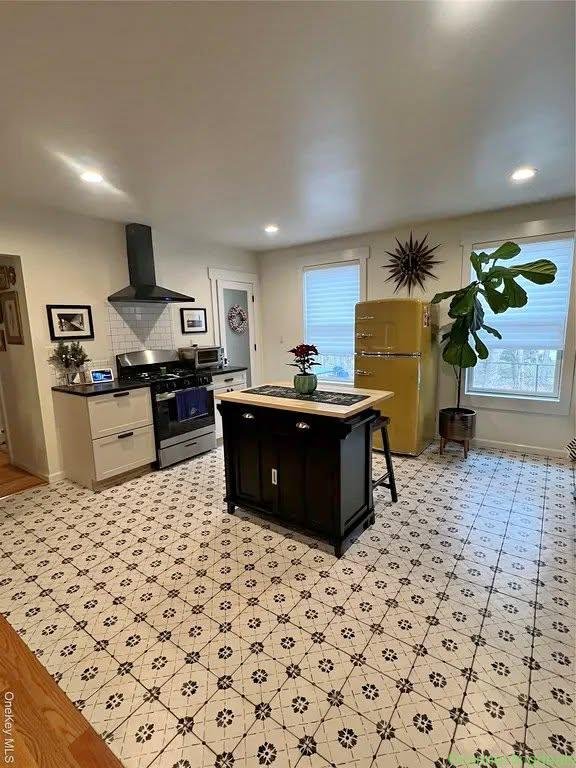 2 beds 1.5 baths House