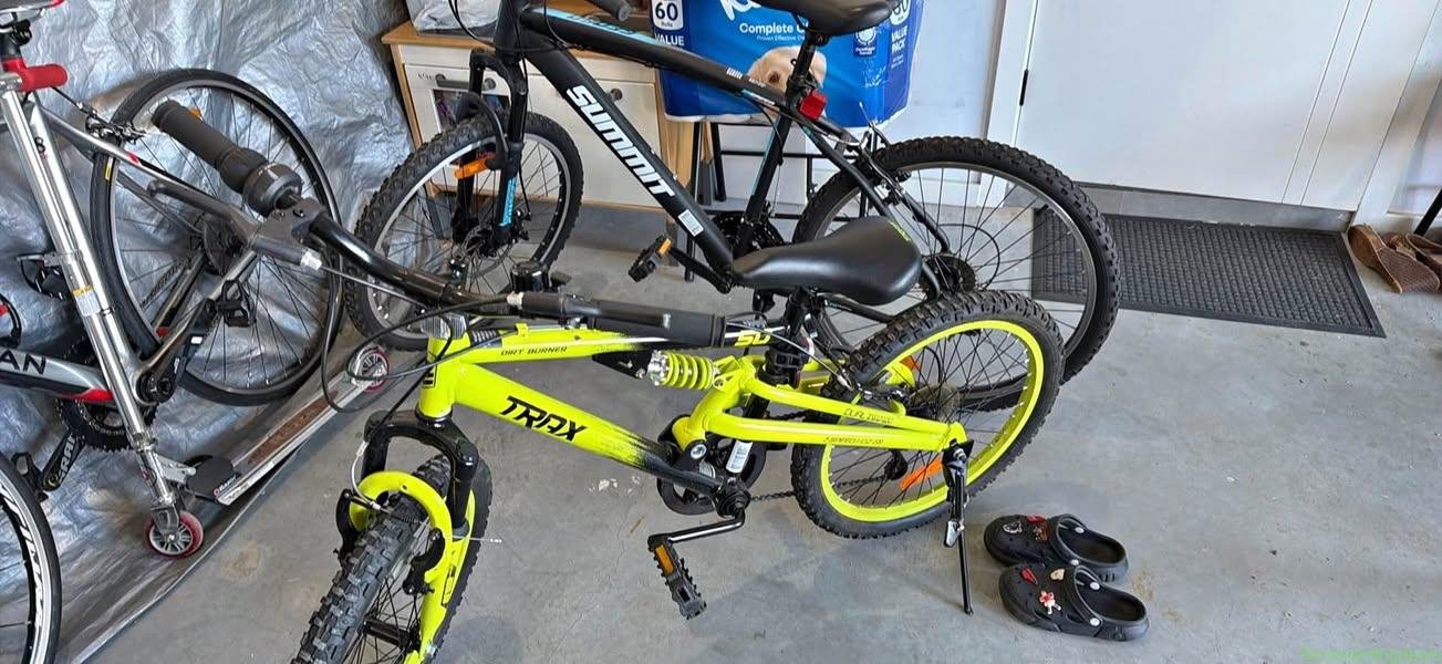 2 bicycle 🚲 for sale all most brand new both