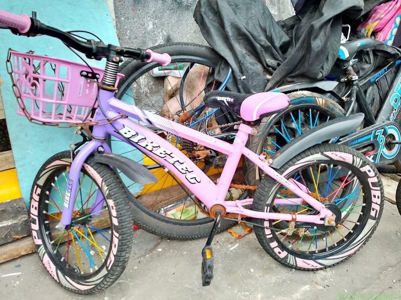 2 bicycles for kids