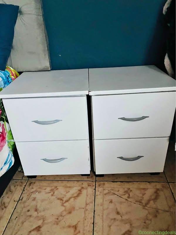 2 Pedestals