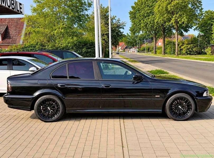 2002 BMW E39