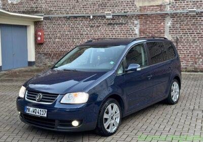 2005 Volkswagen Touran in Cologne
