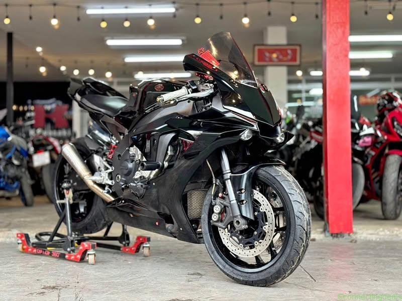2016 Yamaha R1