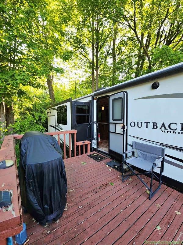 2017 Keystone Outback R330 Trailer