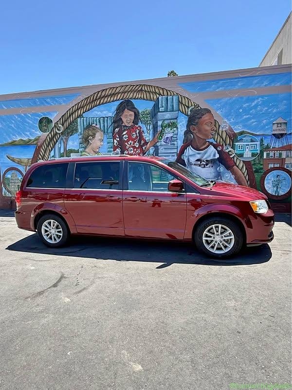 2019 Dodge Caravan · SXT Minivan 4D