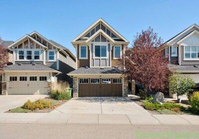 3 Beds 2.5 Baths House in Calgary
