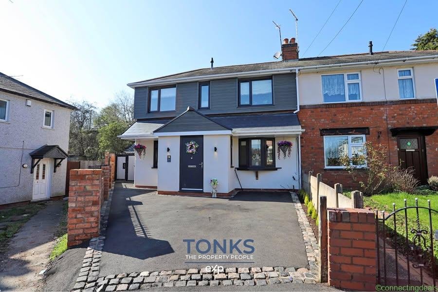 4 beds 2 bathrooms – House