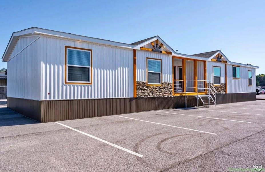 4 Beds 2 Baths – House
