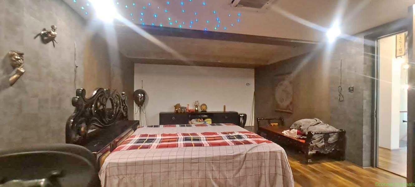 4 beds 4 bathrooms – House