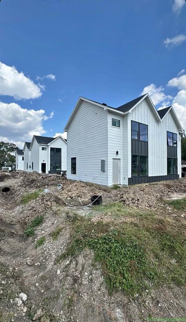8 Beds 12 Baths – House